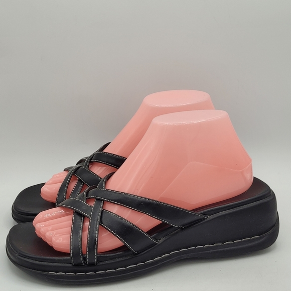 Curfew black leather 2.25" wedge slide sandals W/ criss-cross straps Size 7.5 - Picture 14 of 16